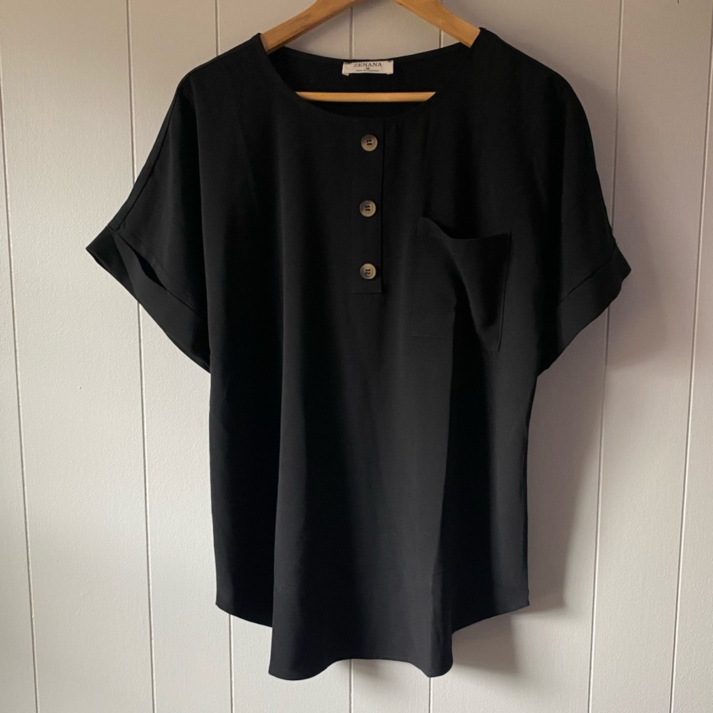 NWOT Zenana Black woven heavy span top. Size medium